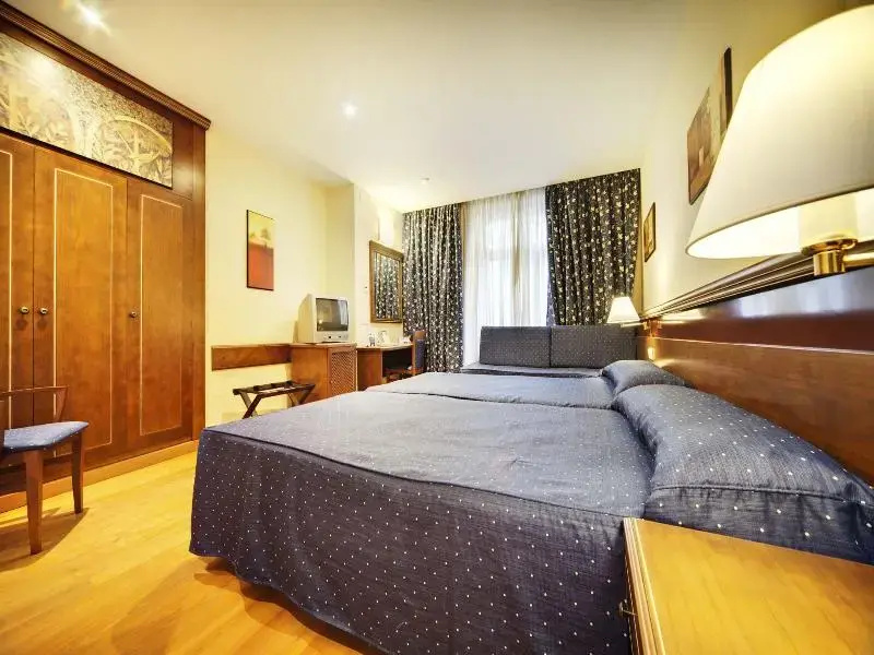Standard Triple room with balcony
