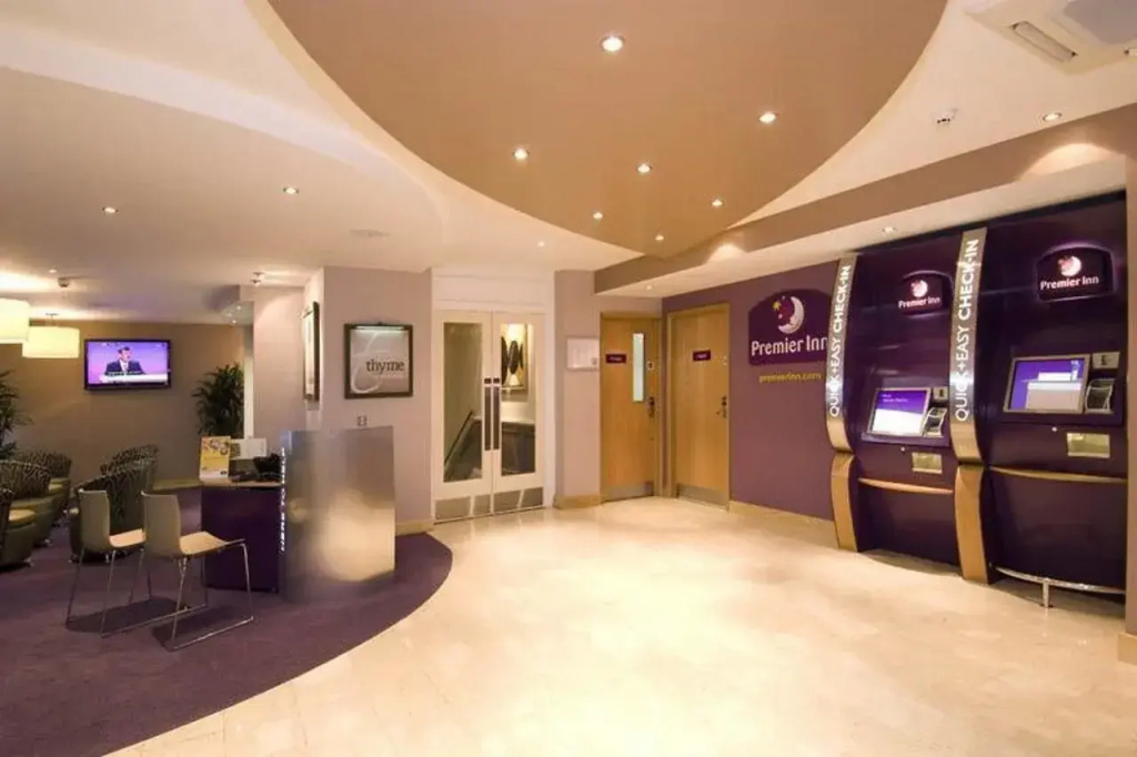 Lobby & Reception