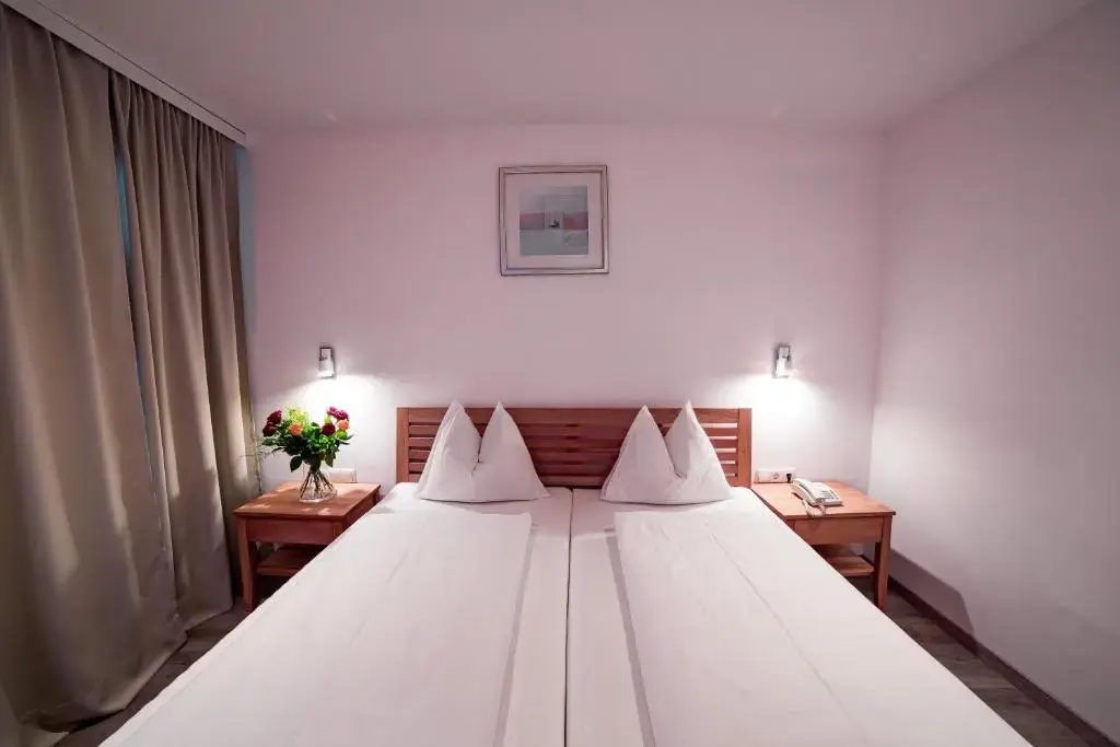 Central Garni - Chambres