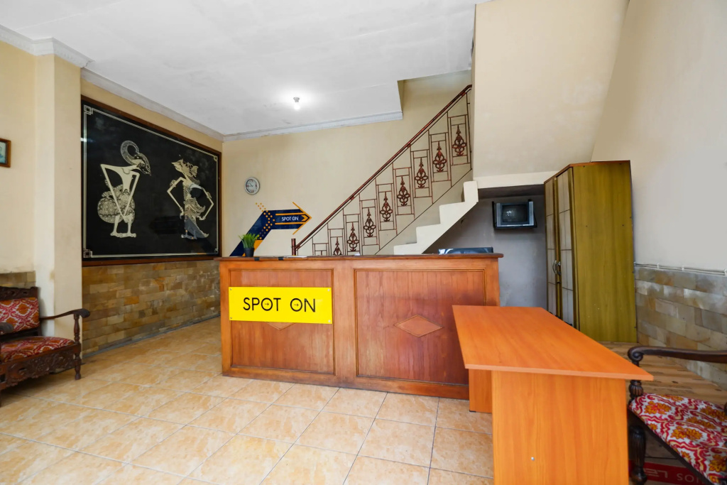 Lobby & Reception