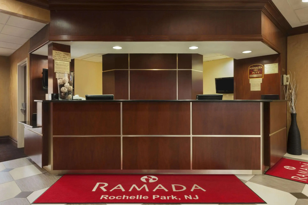 Ramada by Wyndham Rochelle Park Near Paramus — фото