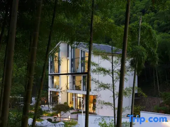 Xixili·Moganshan Xili is a luxurious and beautiful accommodation surrounded by mountains and rivers