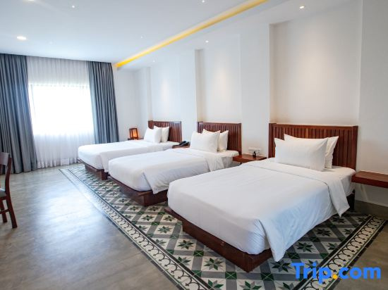 Deluxe Triple Family room