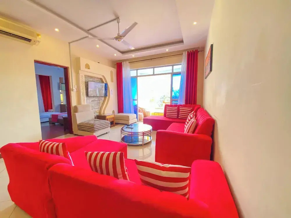 Sea Breeze Beachfront Apartments - фото 19