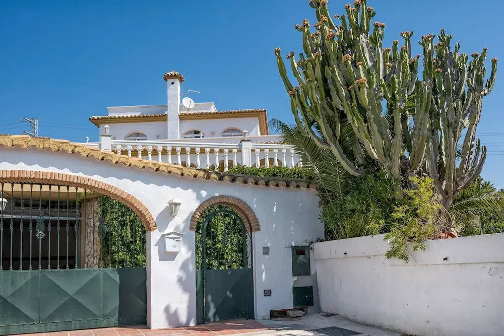 Villa Soleada Calahonda by Rafleys
