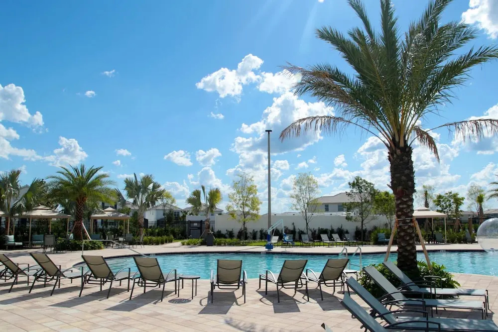 Chic 2bed Condo at Storey Lake Mickey Room