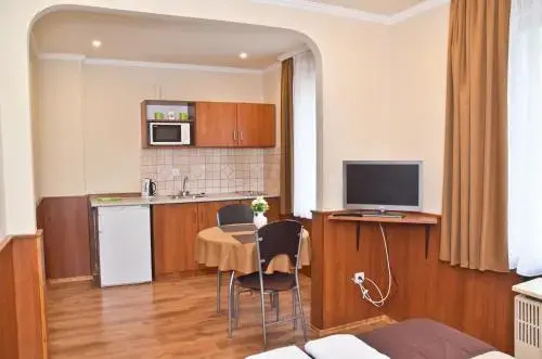 Media Panzió és Apartmanház - Général