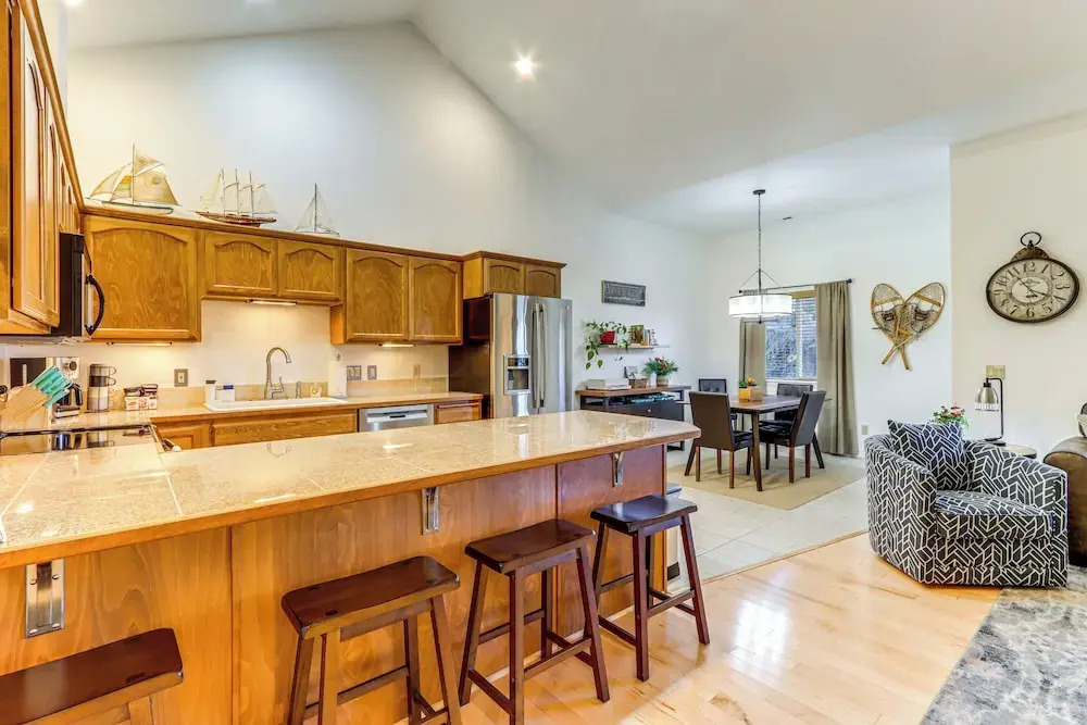 Walk Downtown: Modern 'coeur D'alene Getaway' — фото