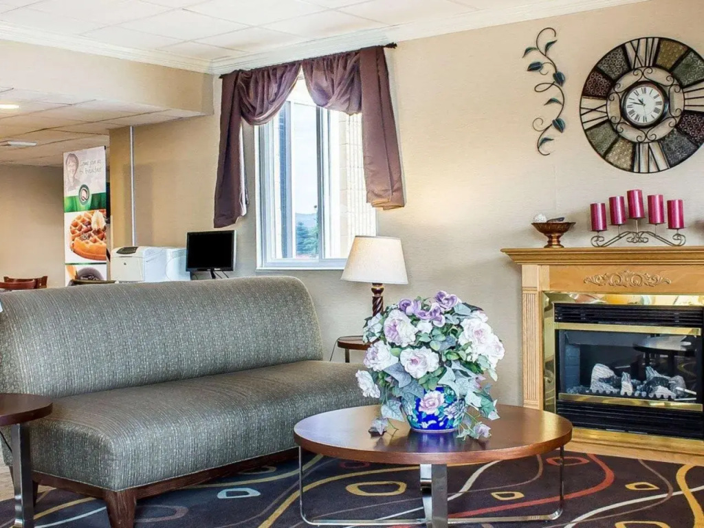 Lobby & Reception