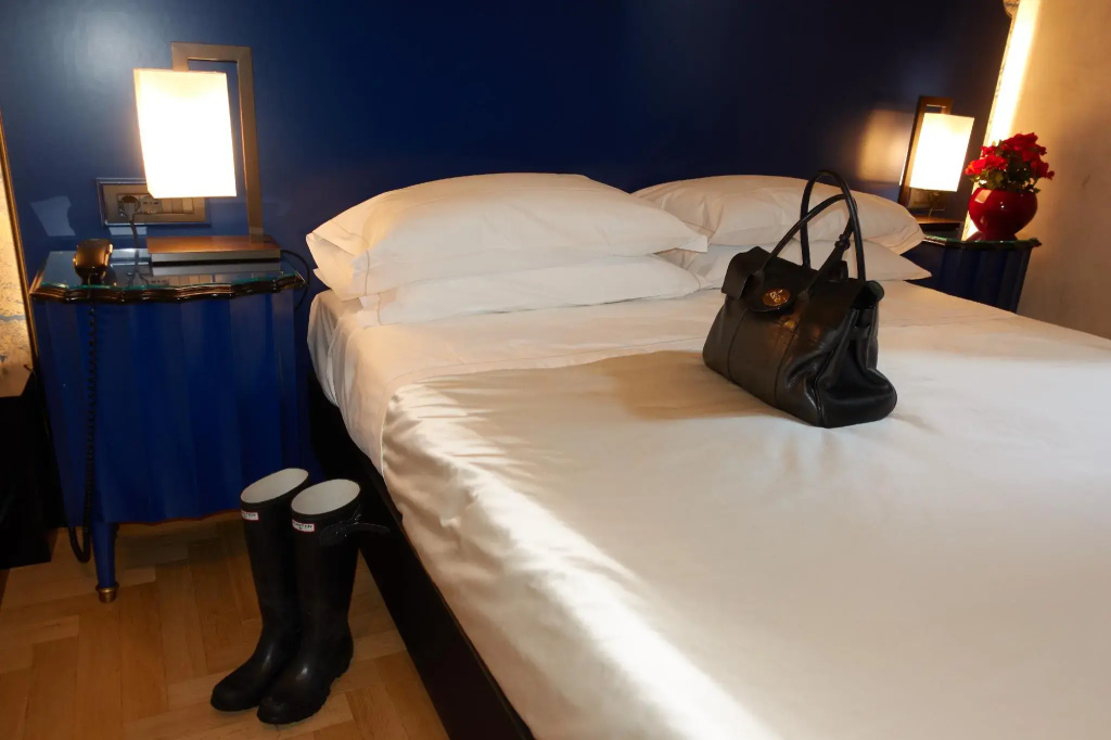 Classic Double room (full double bed)