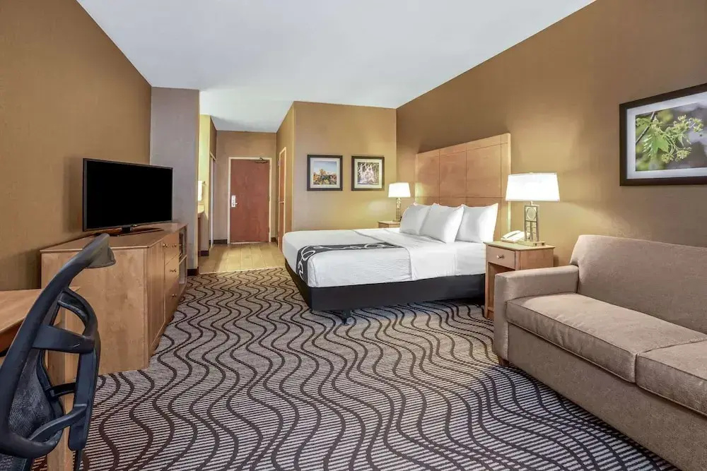 Double Suite (full double bed)