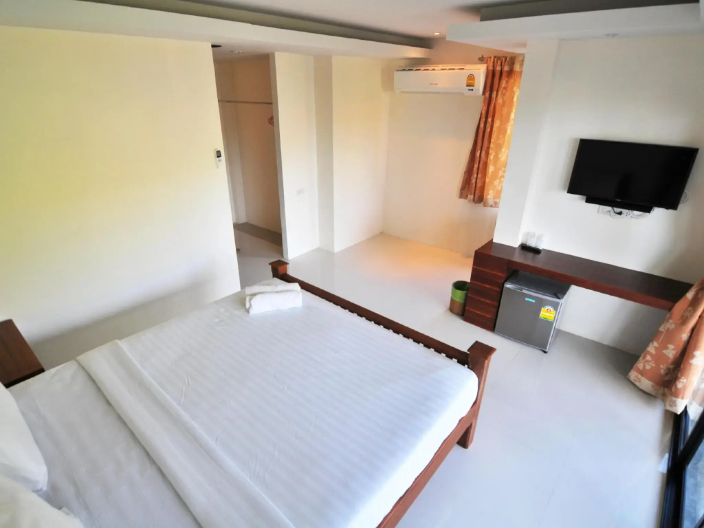 Deluxe Double room (full double bed)