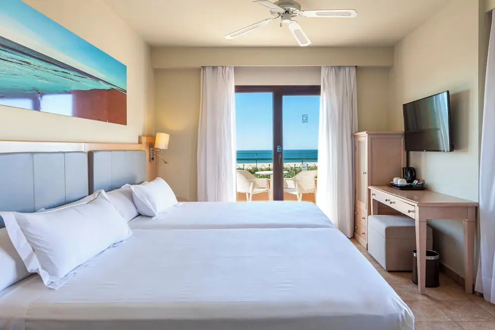 Superior Double room with sea view (full double bed)