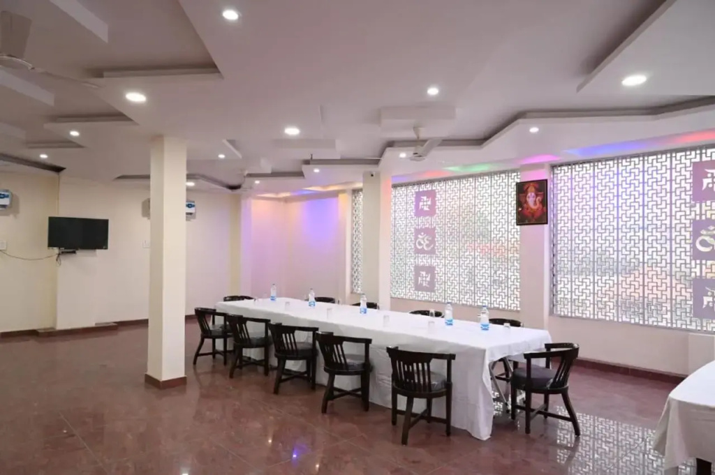 Food & Beverage