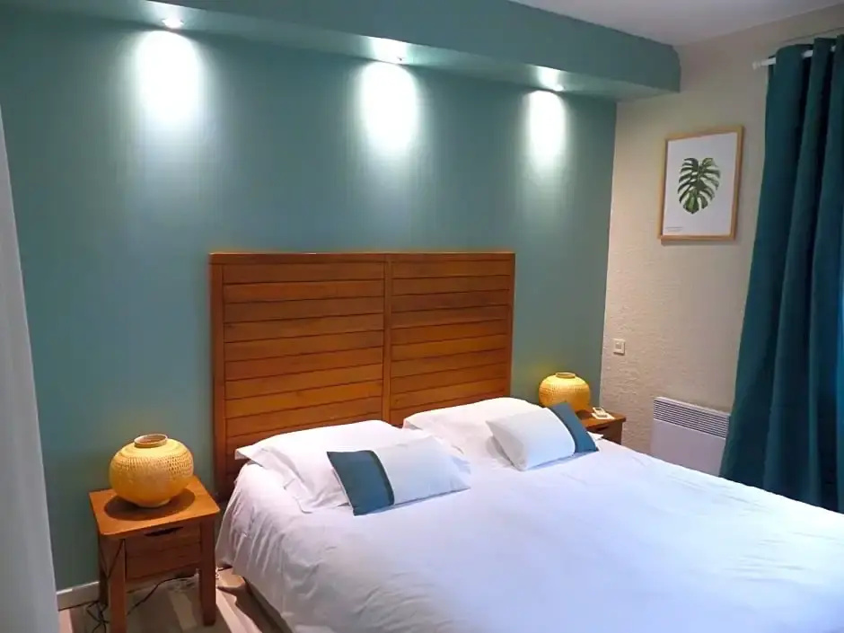 Standard room with pool view