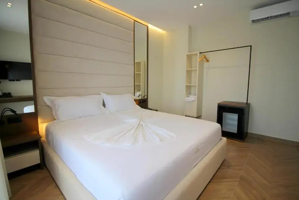 Standard Double room with balcony (full double bed)