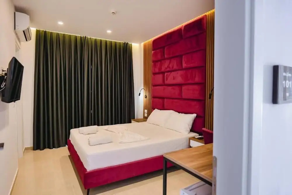 Deluxe Double room (full double bed)