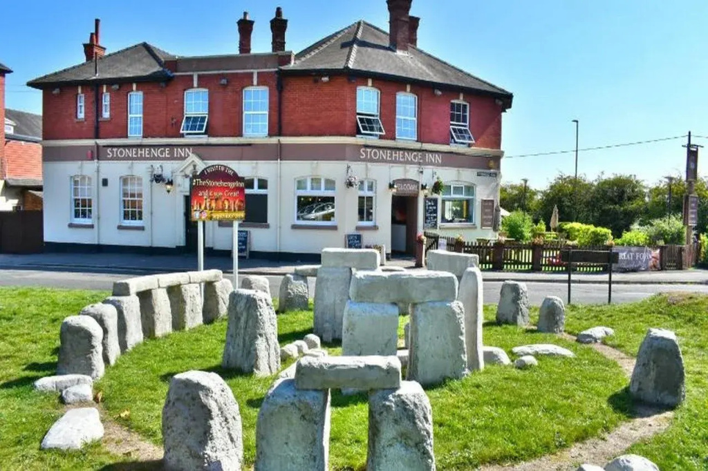 Stonehenge Inn - 3