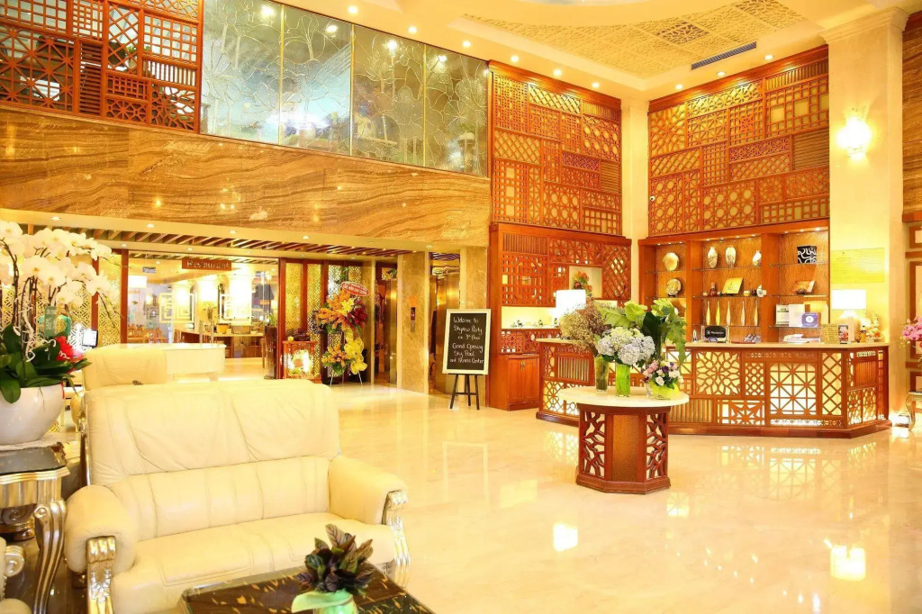 Au Lac Charner Hotel