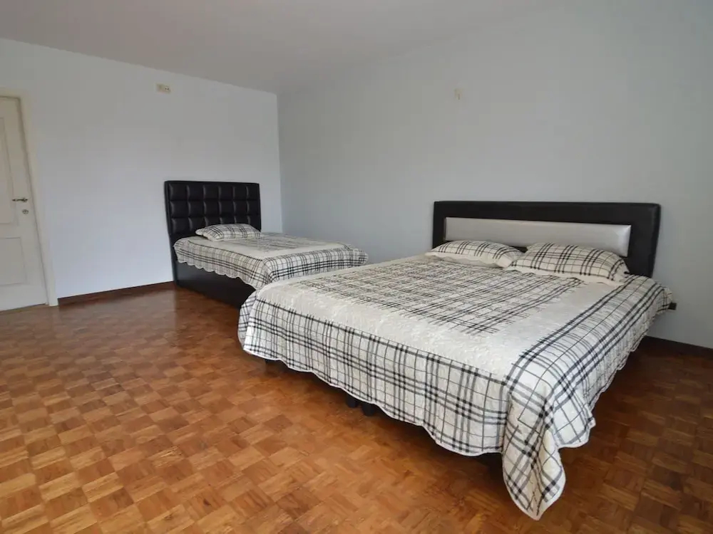 Charming Holiday Home with Hot Tub in Bree - фото 6