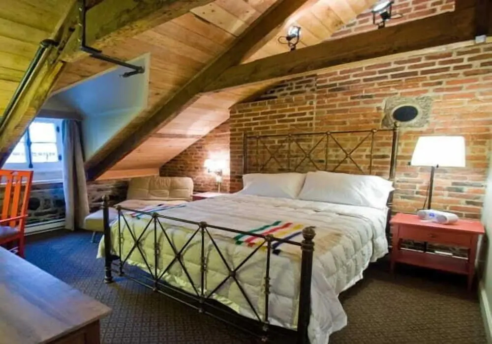Superior Double Attic room with city view (full double bed)