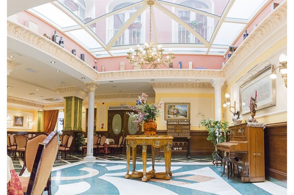 HOTEL REINA CRISTINA - 2