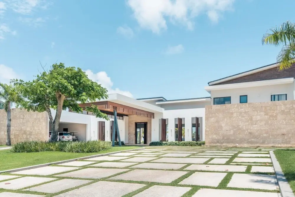 Feel at Home in This Wonderful Villa w Butler Included