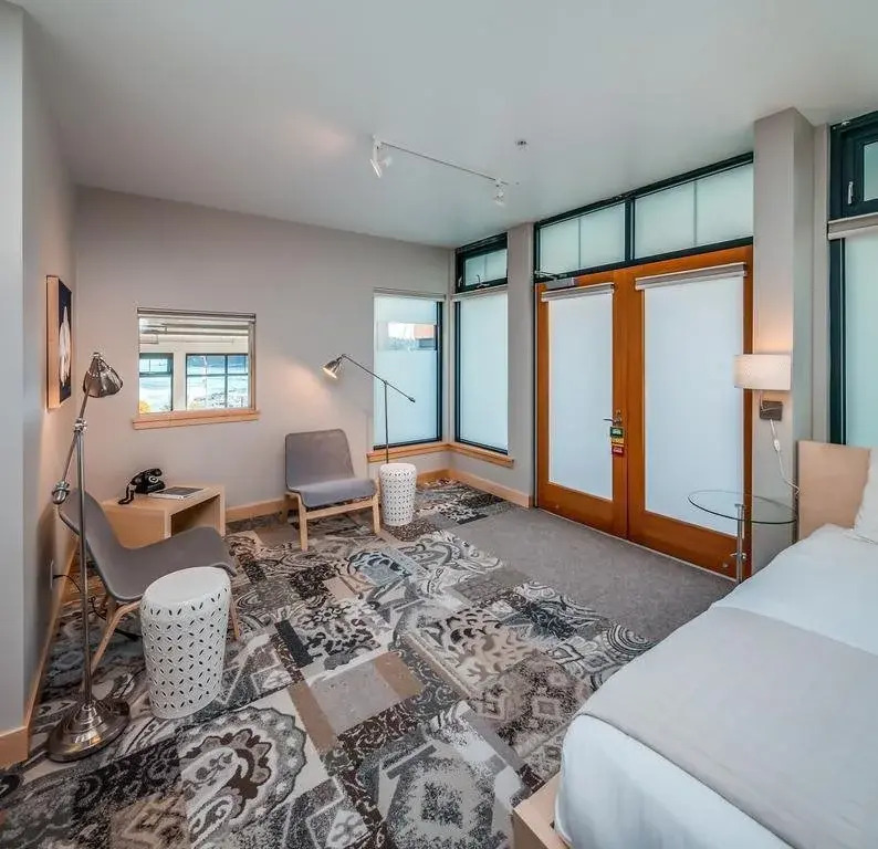 Island Inn at 123 West — фото 4