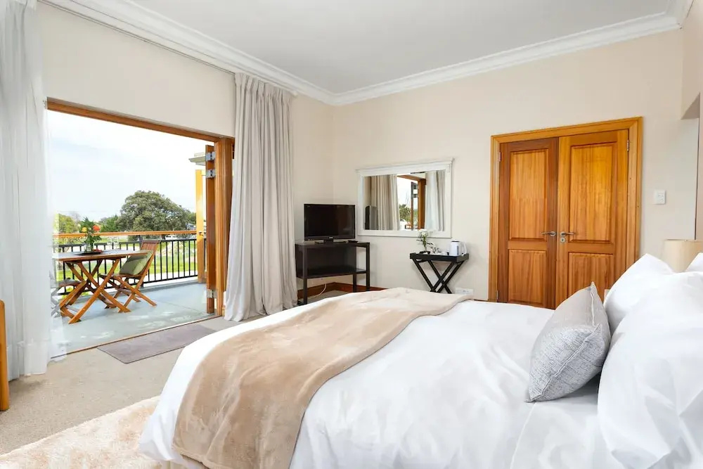 Deluxe Double room with view (full double bed)