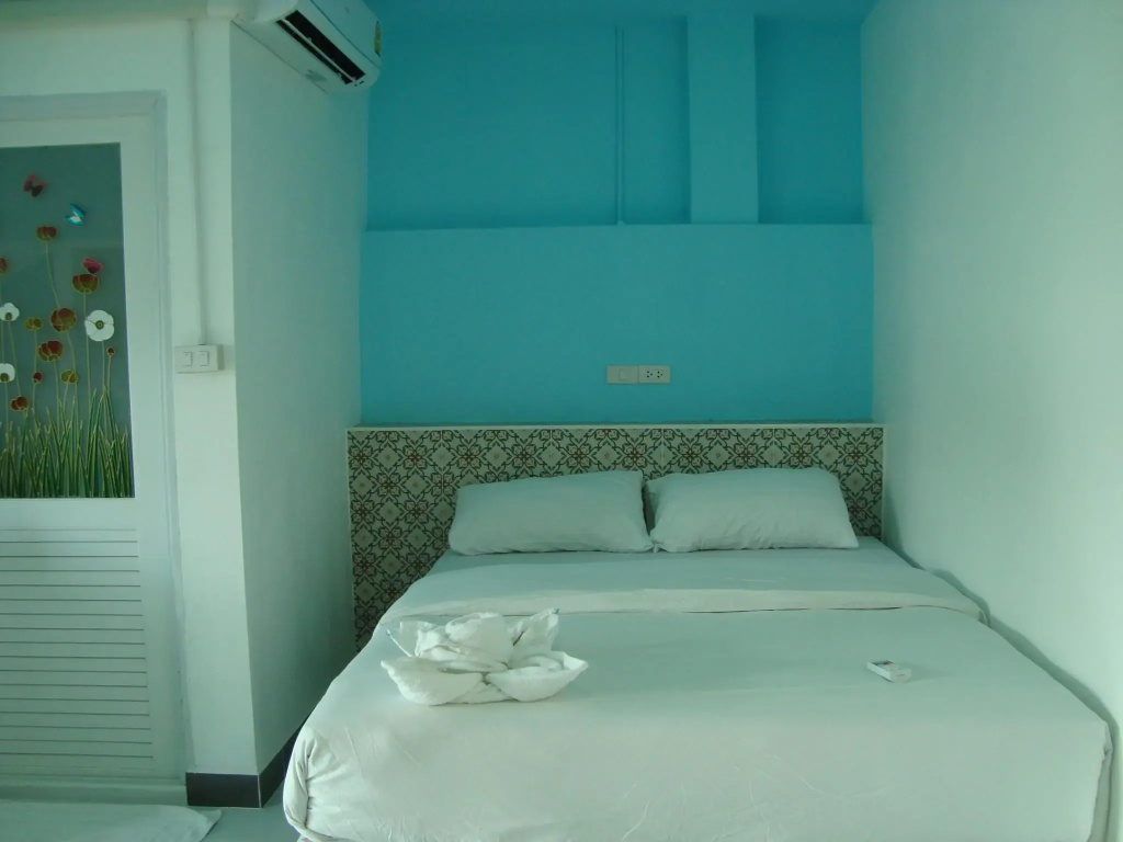 Double Suite (full double bed)