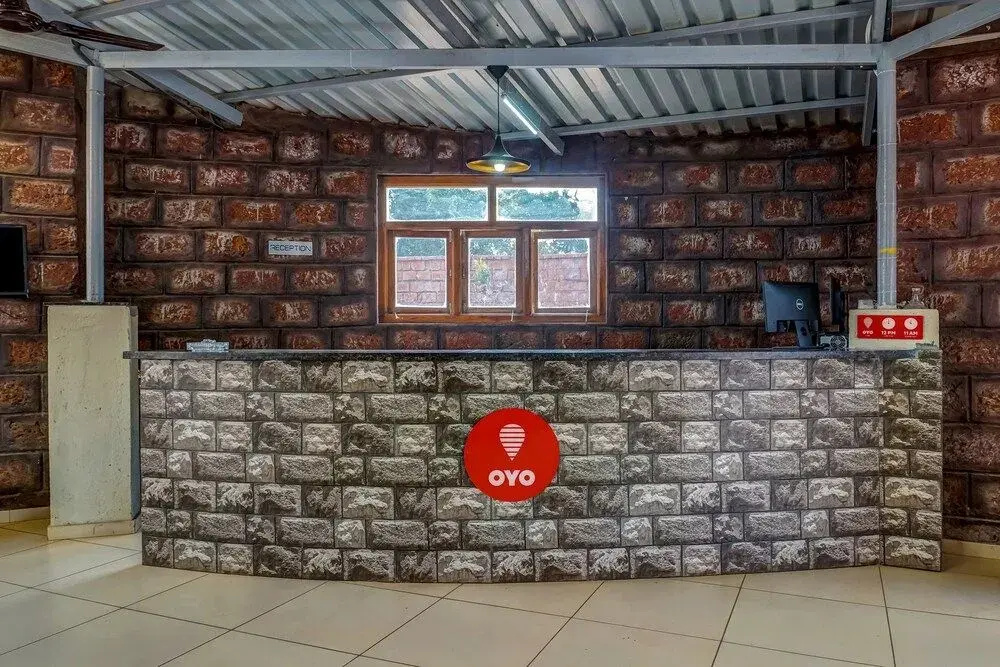 OYO 11898 Hotel Vhyomaan