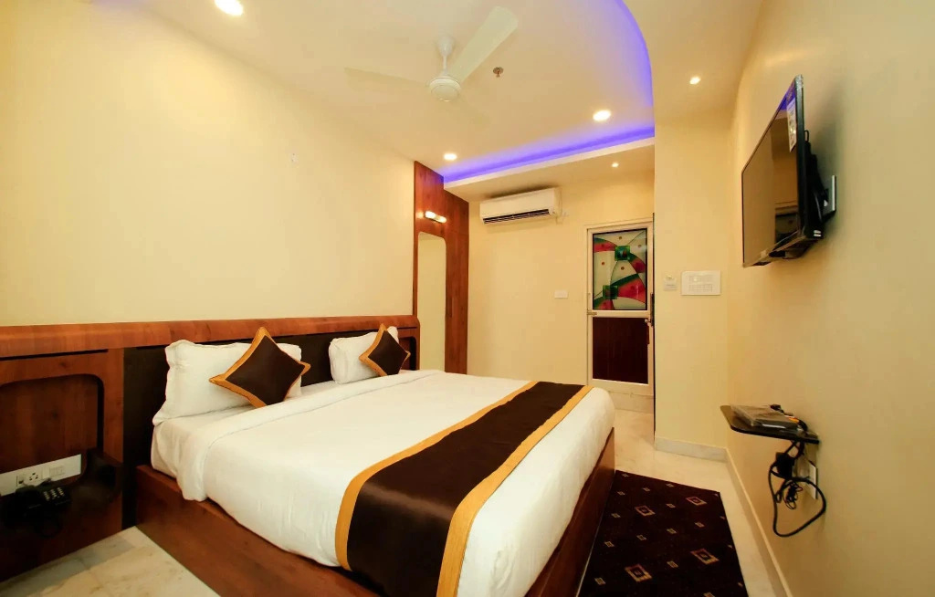 Hotel Golden Palace by OYO Rooms