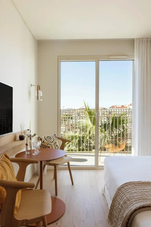 Standard Double room with balcony (full double bed)