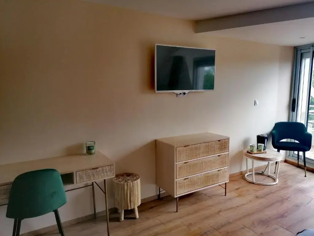 Standard Double room with balcony (full double bed)
