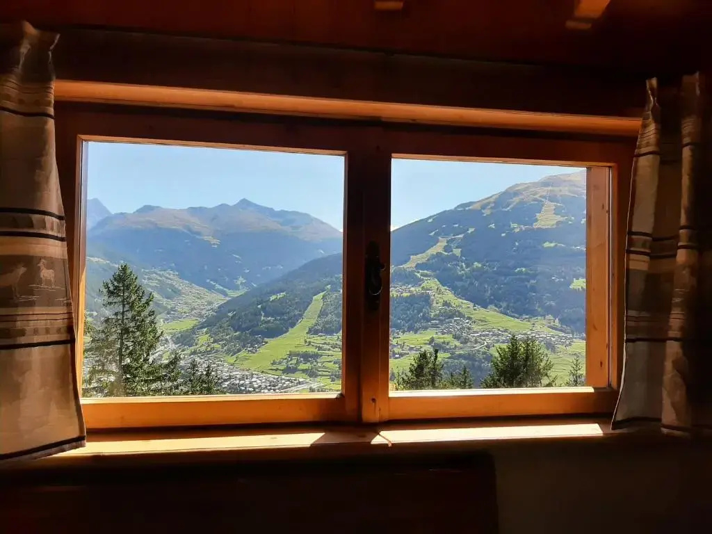 Apartment with mountain view