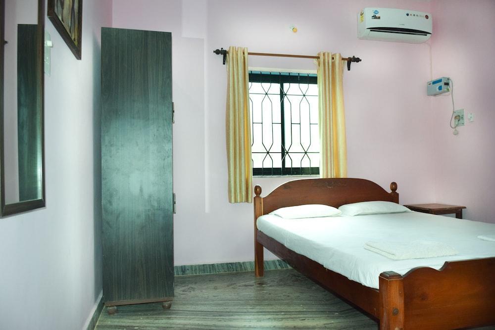 Morjim Sunset Guesthouse