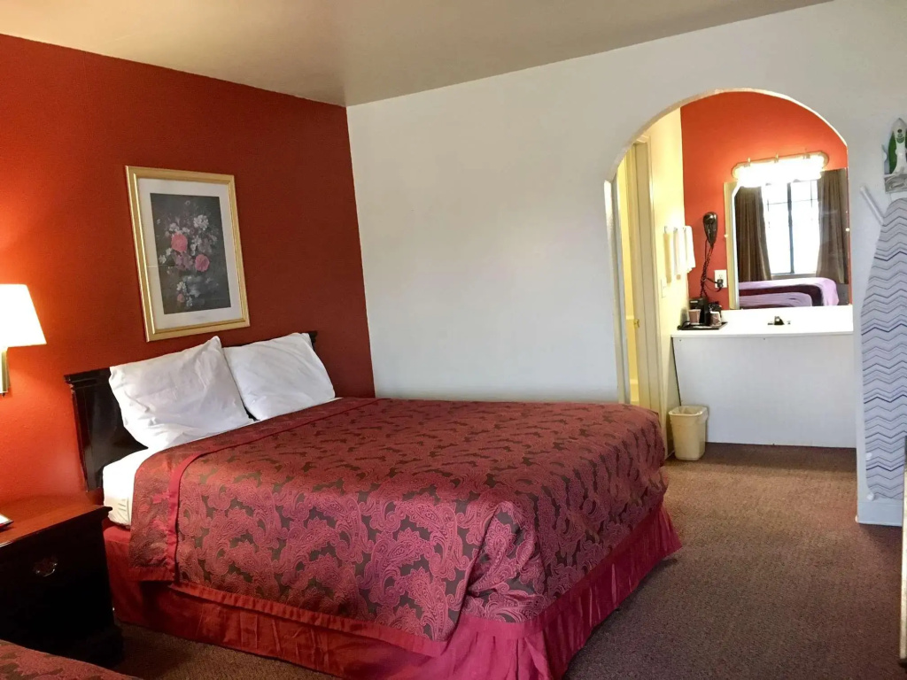 Standard Double room (full double bed)