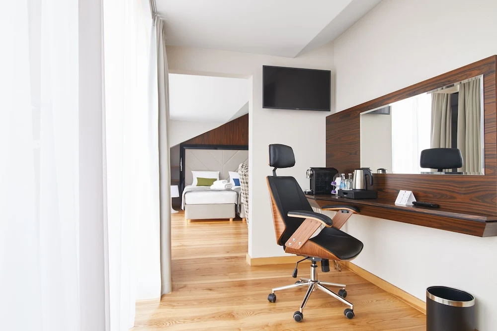 Double Suite (full double bed)