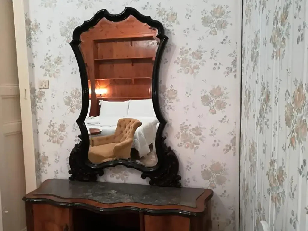 Deluxe Double Suite (full double bed)