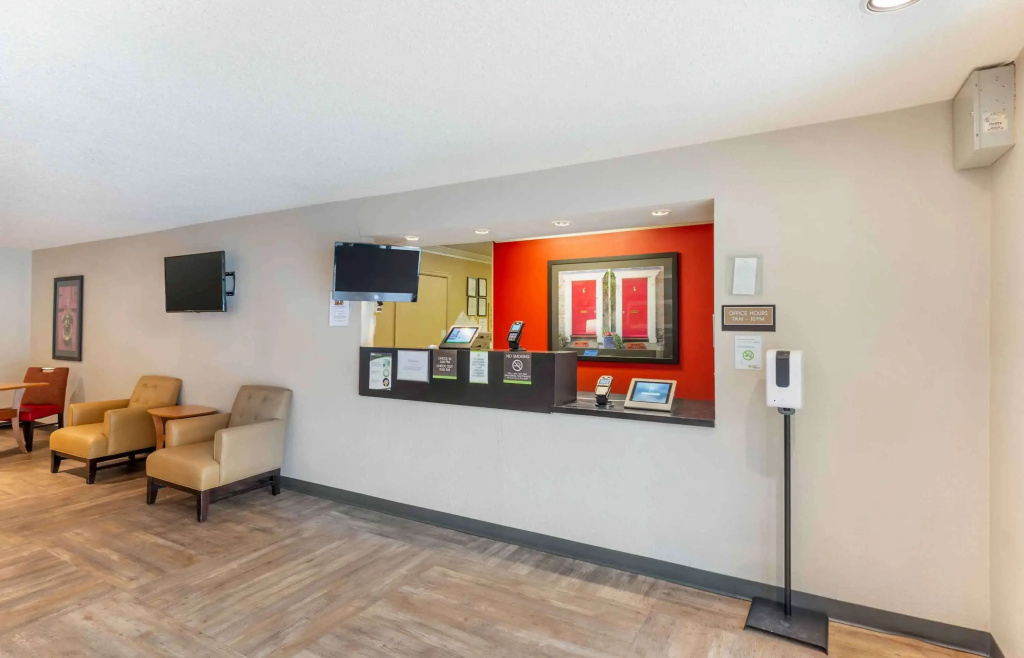 Lobby & Reception