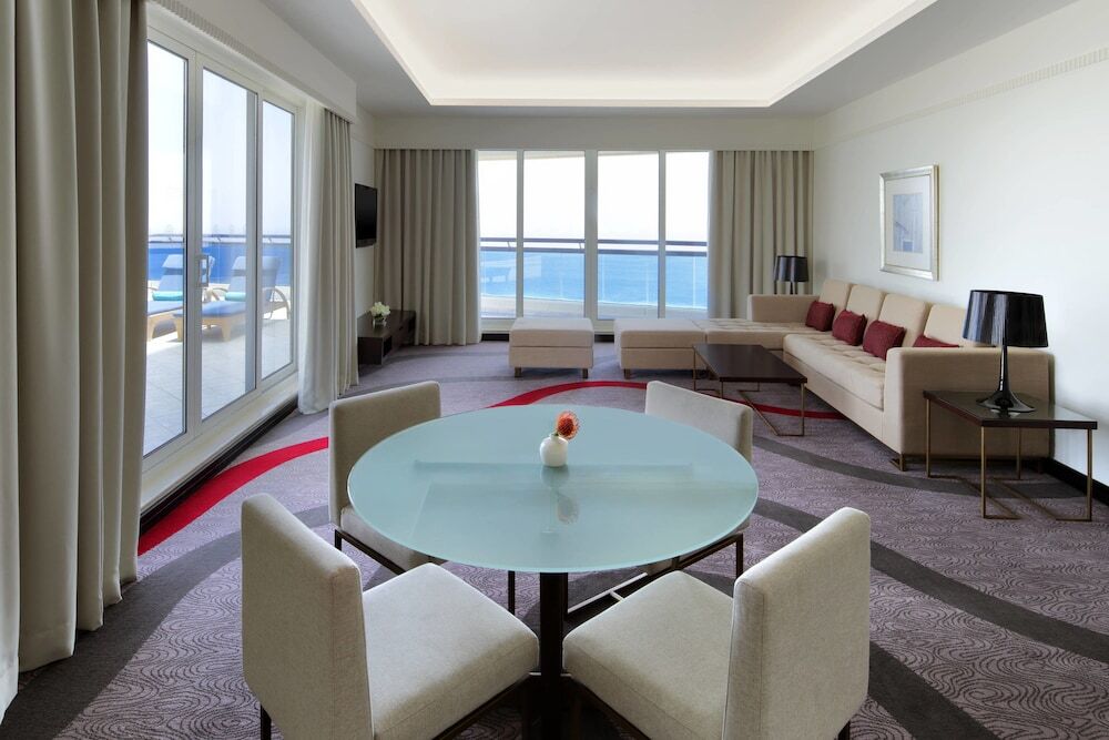 Le Meridien Al Aqah Beach Resort