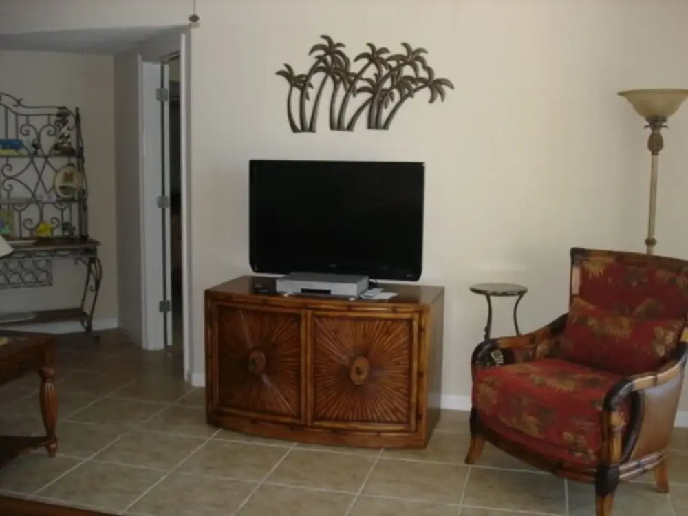 Colonnades 502