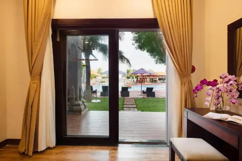 Double Suite with balcony and with pool view (full double bed)