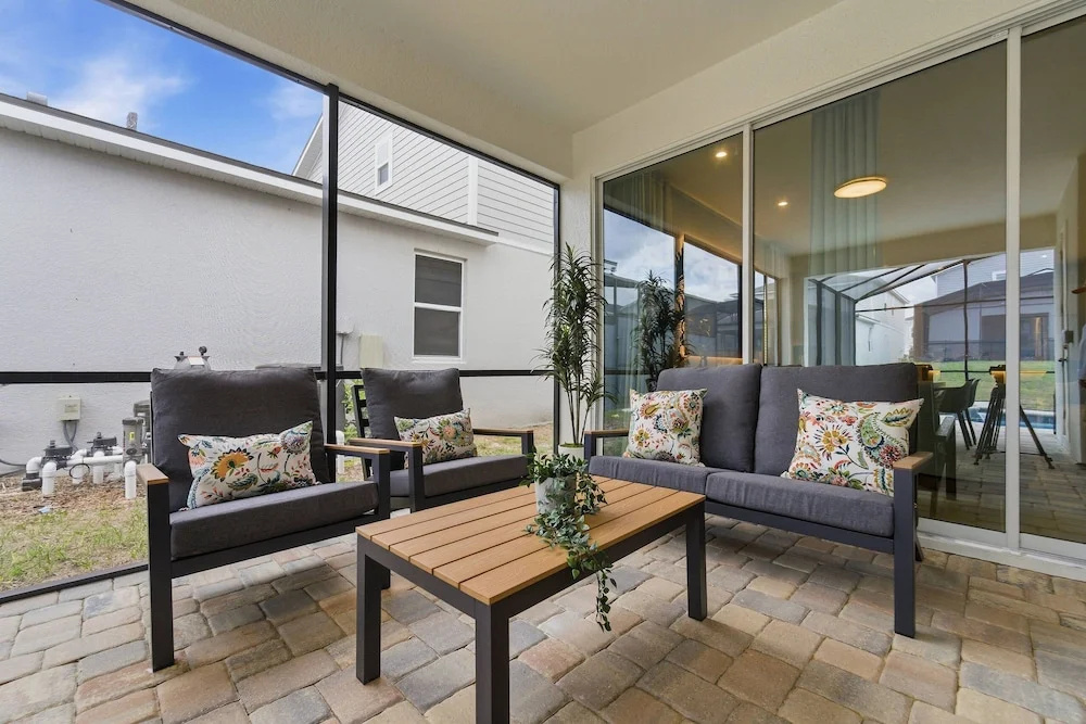 Themed 7BR Pool Home Solara, Flowrider Resort