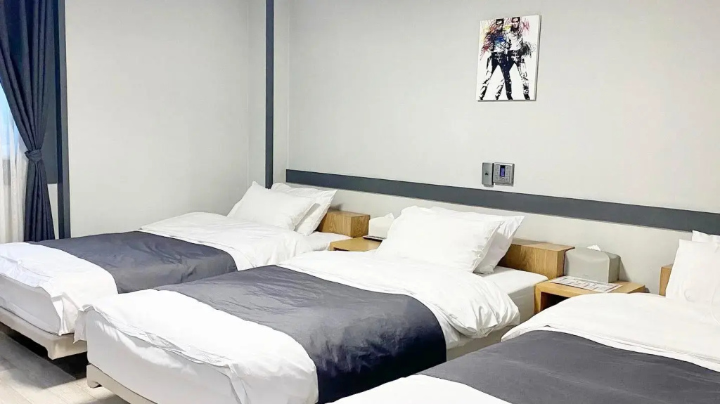 Standard Triple room