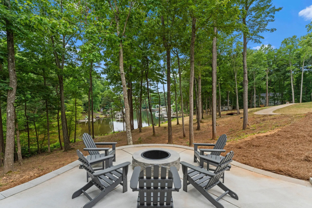Lakefront Retreat With Private Dock, Pool, Game Room Sleeps 18