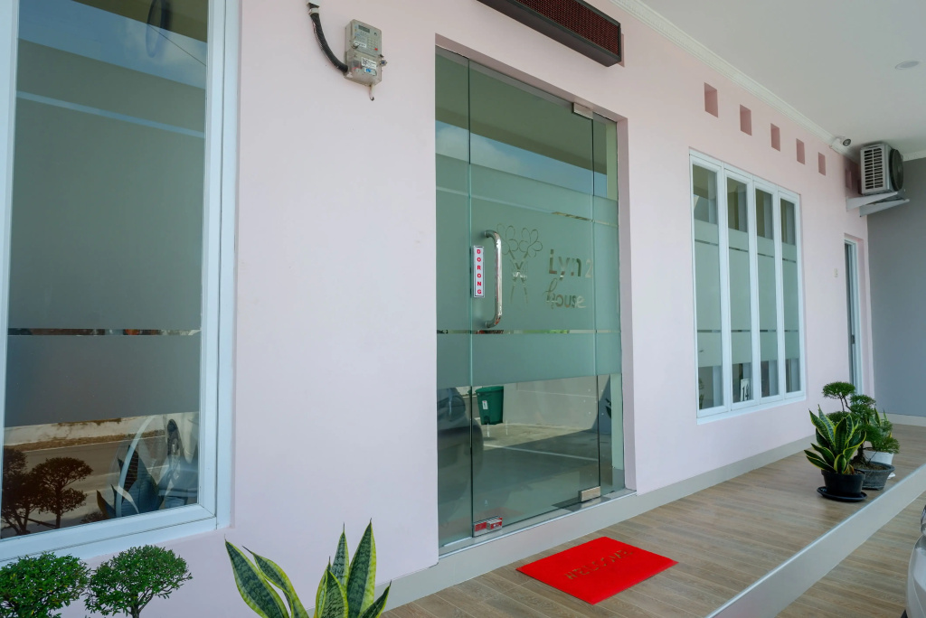 RedDoorz Near Rita Supermall Purwokerto 2