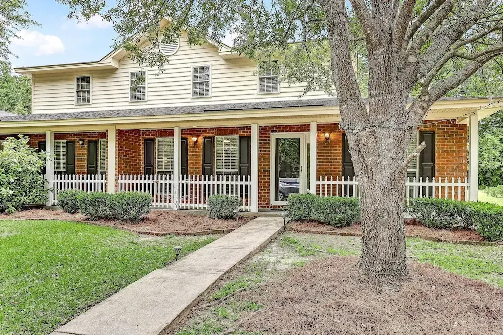 Soothing Savannah Townhome With Patio!