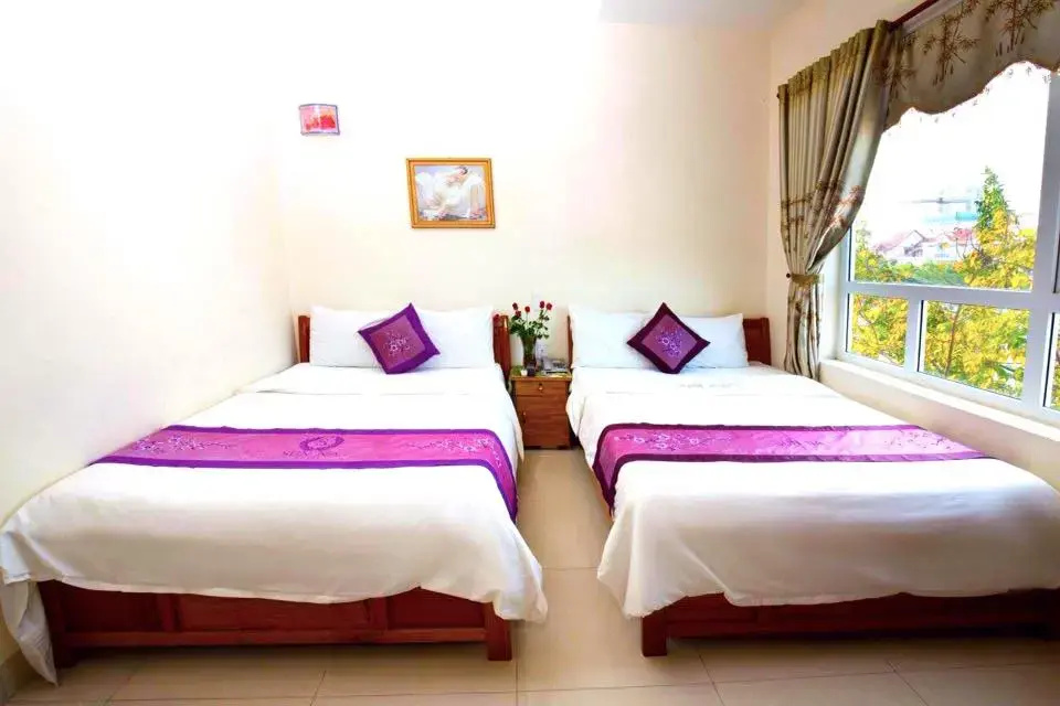 Superior Triple room with city view
