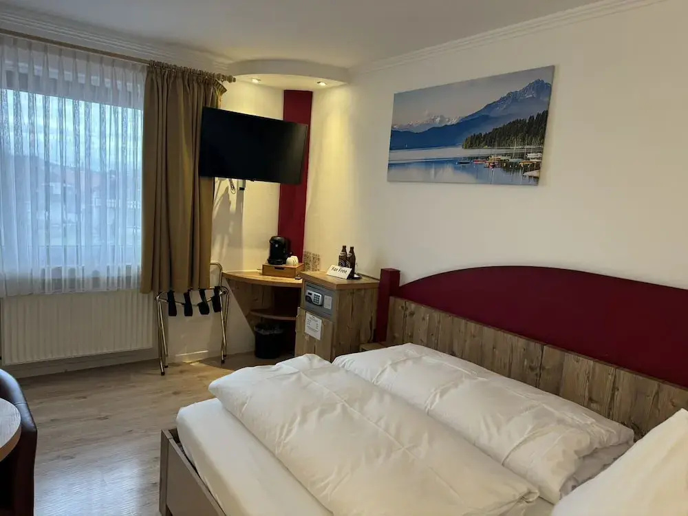 Standard Double room (full double bed)